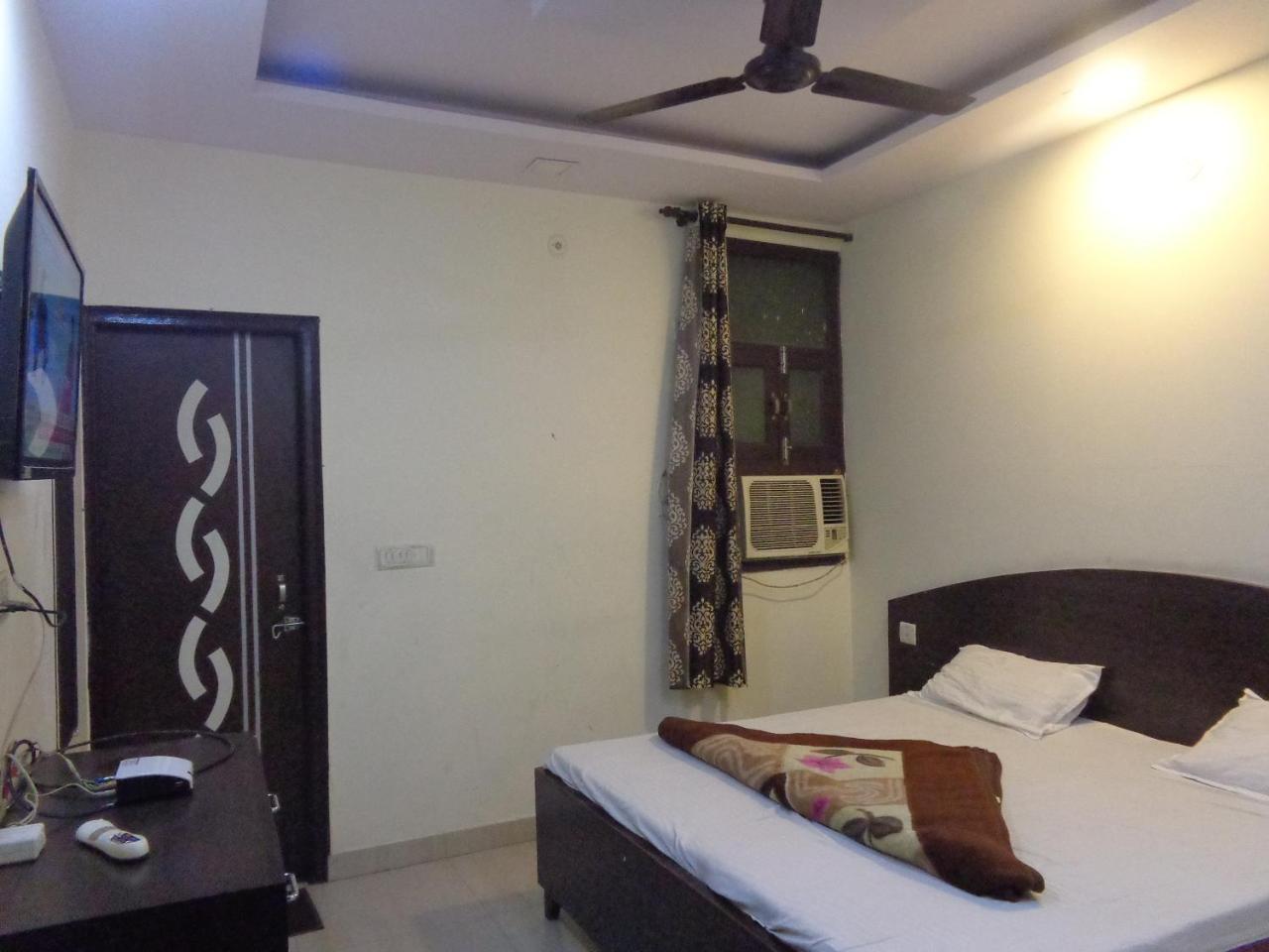 Silver Residency Hotel New Delhi Exterior photo