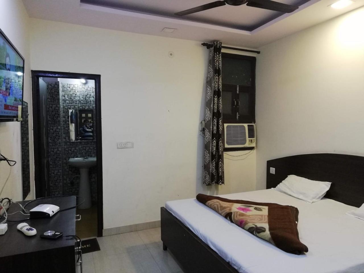 Silver Residency Hotel New Delhi Exterior photo